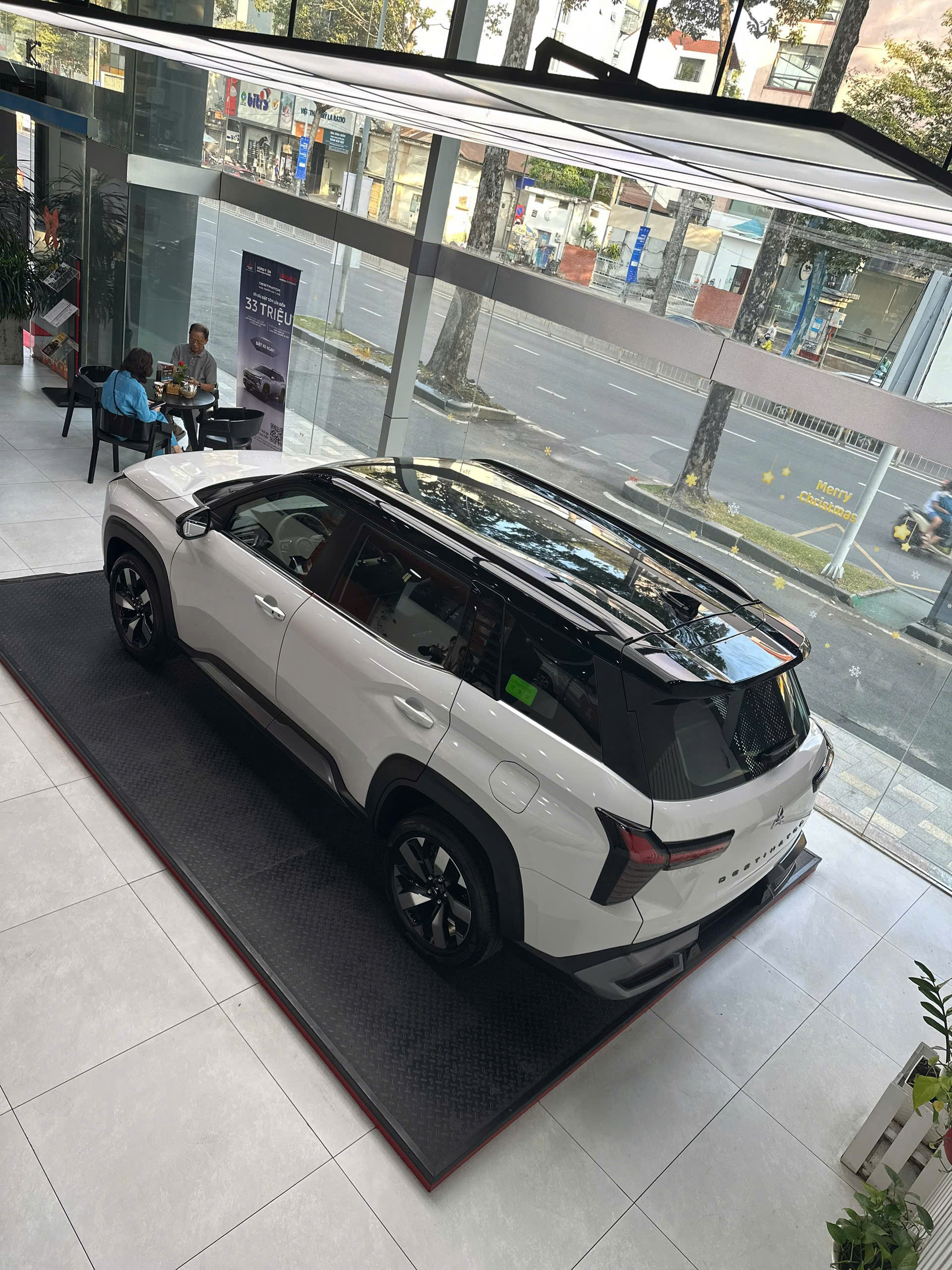 Mitsubishi Destinator 